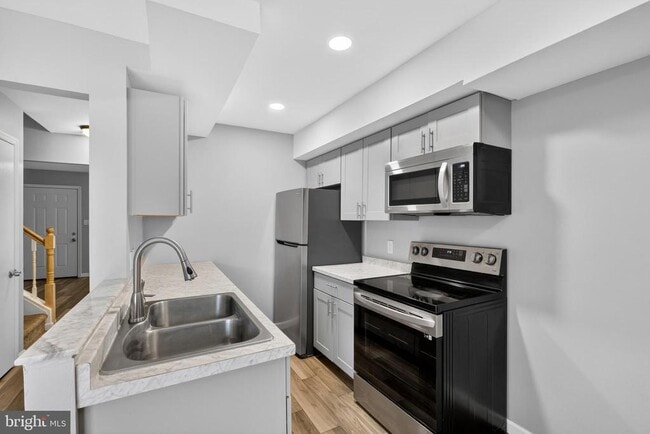Building Photo - 46 Village Dr