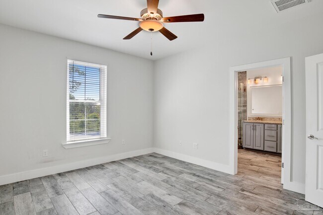 Building Photo - 16262 Tarpon Dr