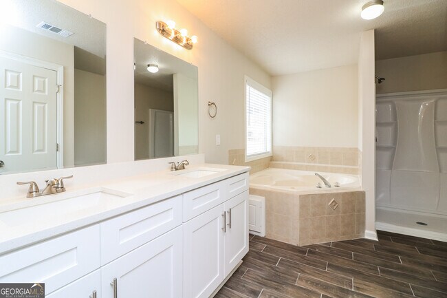 Building Photo - 40 Berkshire Trce