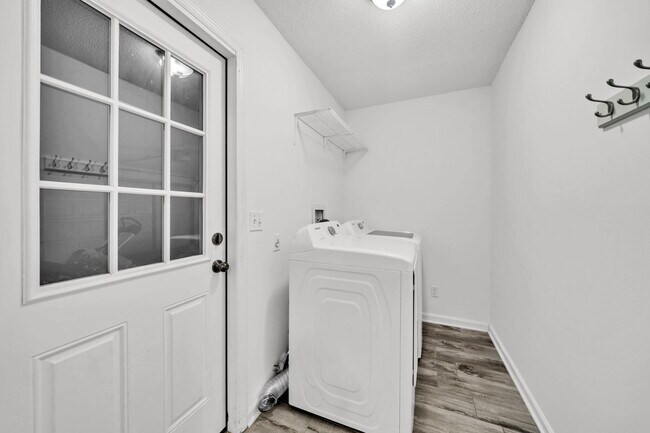 Building Photo - 1237 Rhonda Dr