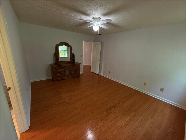 Building Photo - 3897 Saddlecreek Dr