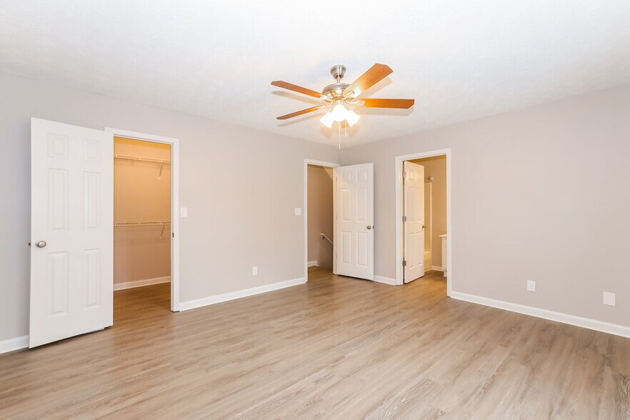 Building Photo - 5656 Wellborn Oaks Ct