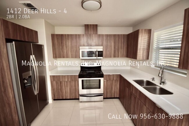 Building Photo - 1412 Deer Hls