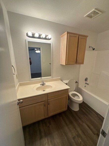 Building Photo - 2806 James Rd