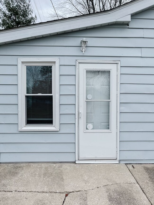 Building Photo - 2808 S Brotherton St