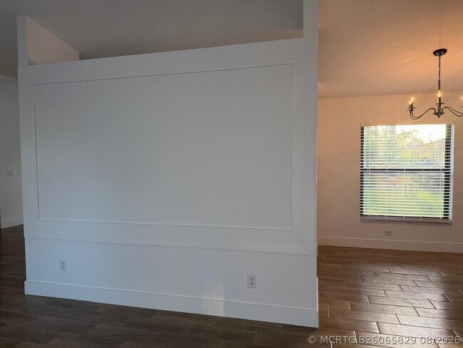 Building Photo - 1566 SE Sutton St