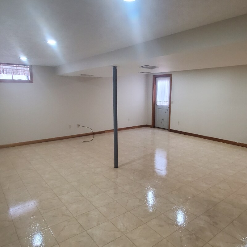 Building Photo - 315 High Meadows Village Dr