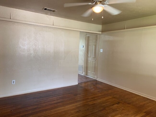 Building Photo - 110 Bybee Ct