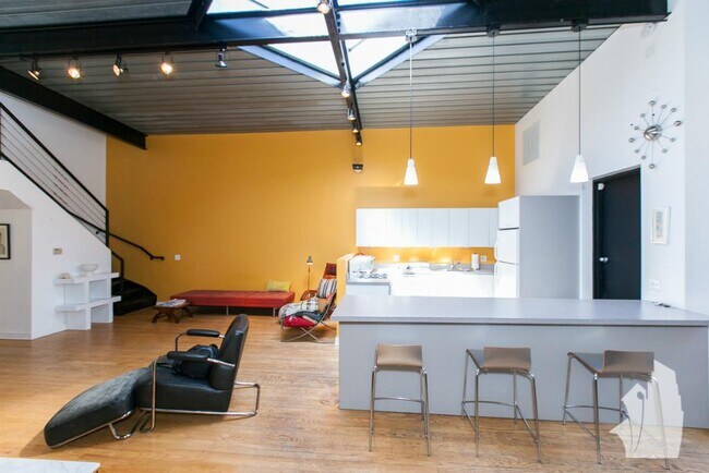 Building Photo - 5017 N Ravenswood Ave