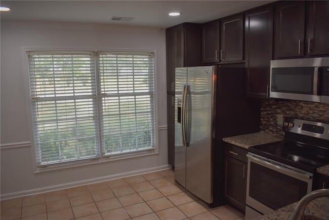 Building Photo - 131 Willow Stream Ct