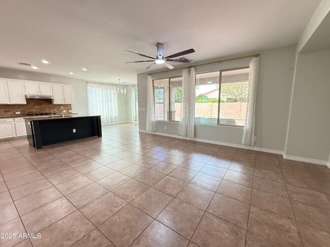 Building Photo - 2472 E Mead Dr