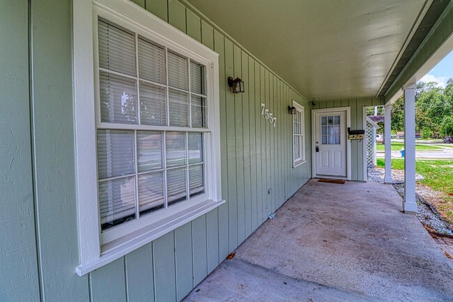 Building Photo - 7557 Meadowview Dr