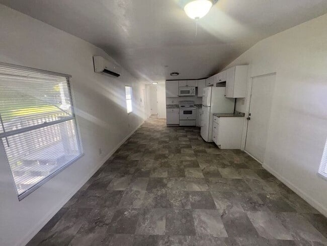 Building Photo - 1157 S Christiana Ave