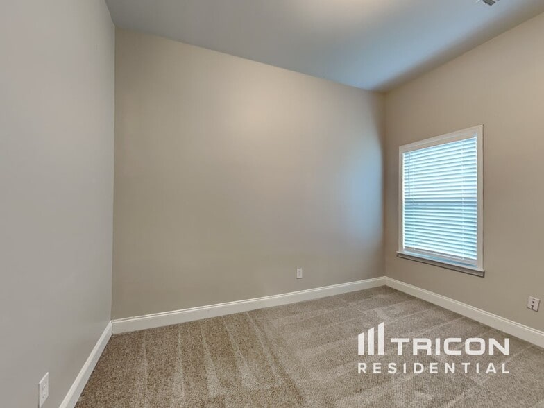 Building Photo - 1221 Heartwood Ave