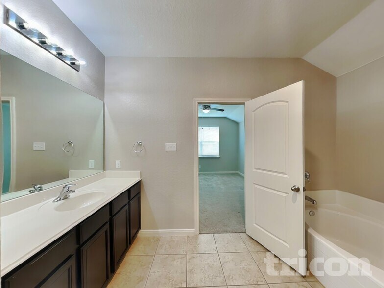 Building Photo - 6357 Hibiscus