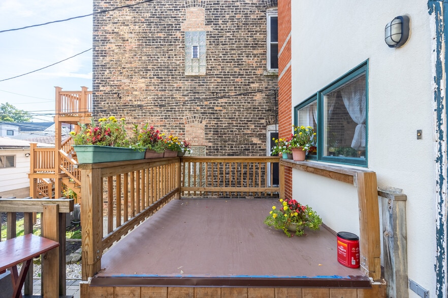 Building Photo - 1723 N Wood St