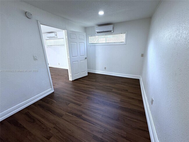 Building Photo - 1025 NW 7th Ave