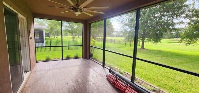 Building Photo - Serene Home on golf Course with Large Screened Patio