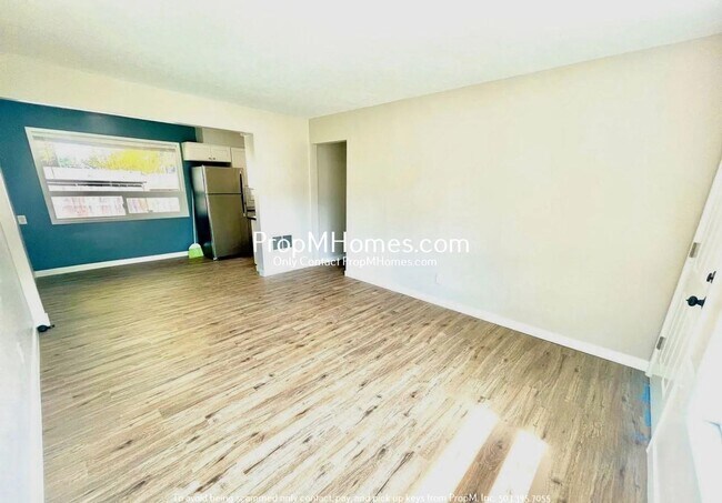Building Photo - Updated One Bedroom Duplex in Montavilla!