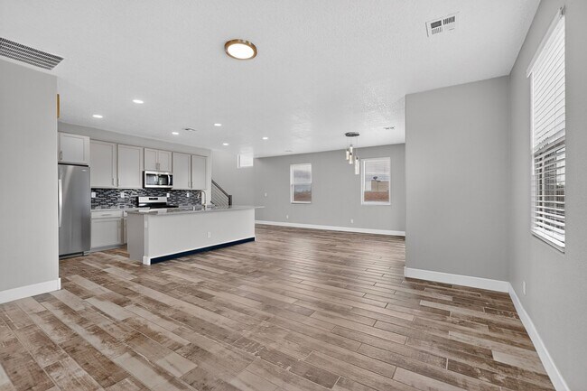 Building Photo - 5603 Linq Ct NE