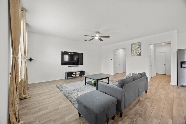 Building Photo - 124 Banyon Dr