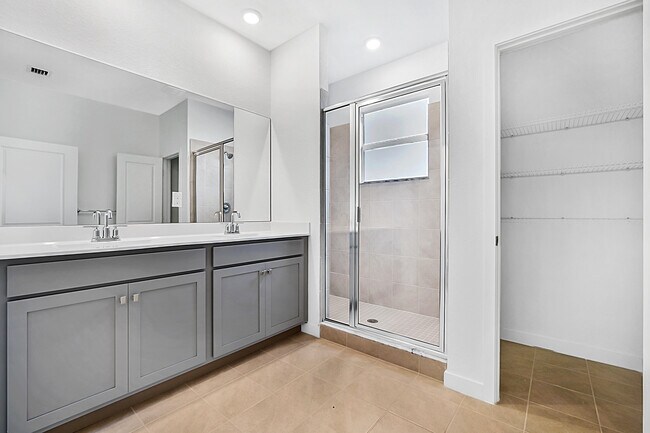 Building Photo - 8554 Via Mar Rosso