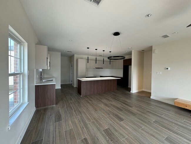 Building Photo - 210 Veracruz Dr