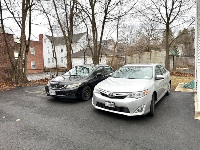 Building Photo - 876 Warren St