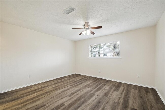 Building Photo - 5815 Bridgegate Dr
