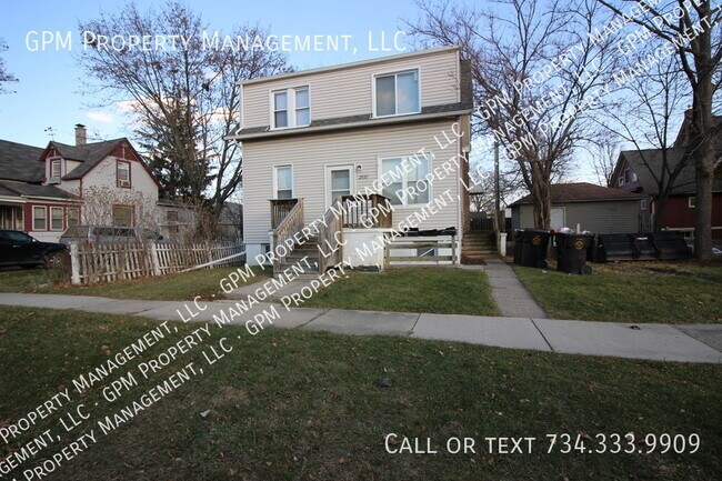 Primary Photo - 2557 4th St