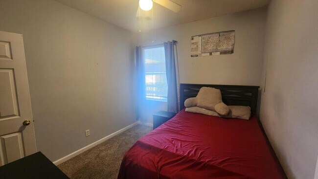 Building Photo - 476 River Oaks Dr