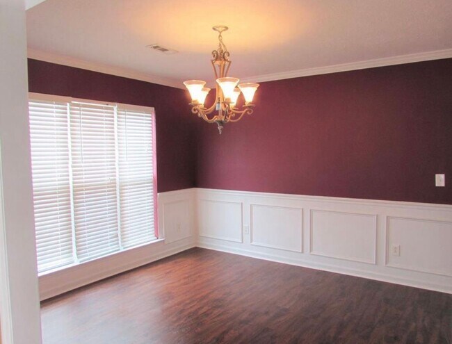 Building Photo - 1832 Heathers Way