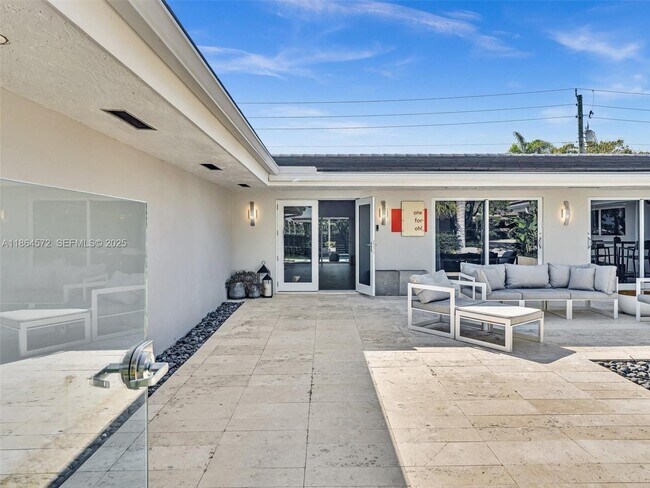 Building Photo - 840 S Southlake Dr