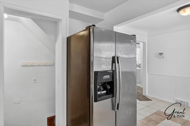 Building Photo - $1300 3 bedrooms