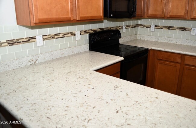 Building Photo - 964 S Almira Ave