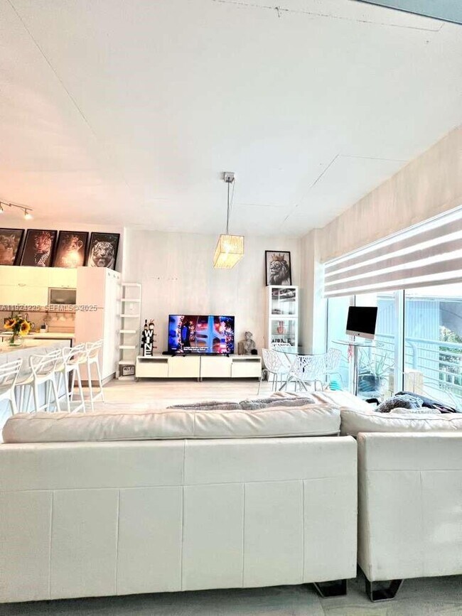 Building Photo - 133 NE 2nd Ave