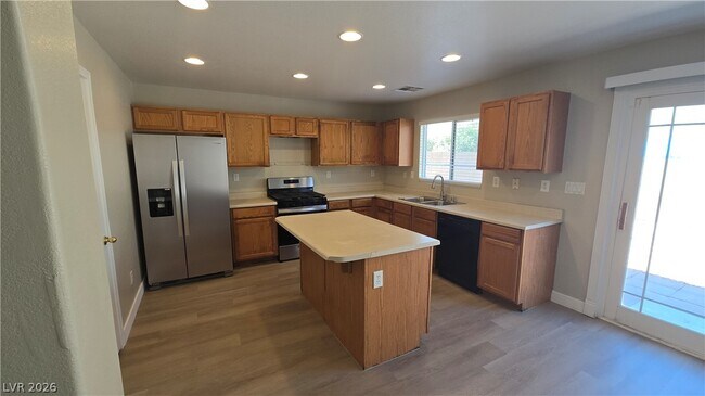 Building Photo - 808 E Rialto Hills Ave