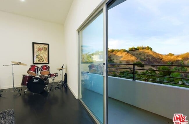 Building Photo - 3624 Avenida Del Sol