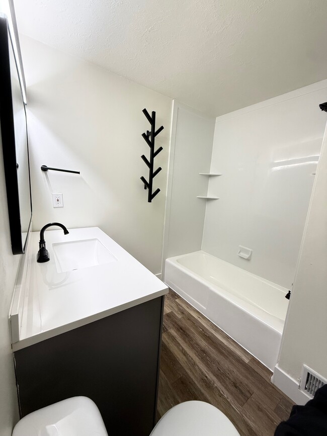 Building Photo - 312 N 100 W