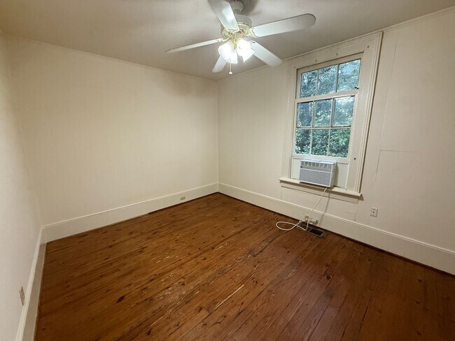 Building Photo - Charming Historic Home – Spacious 2-Bedroom Apartment in Boulevard/Normaltown