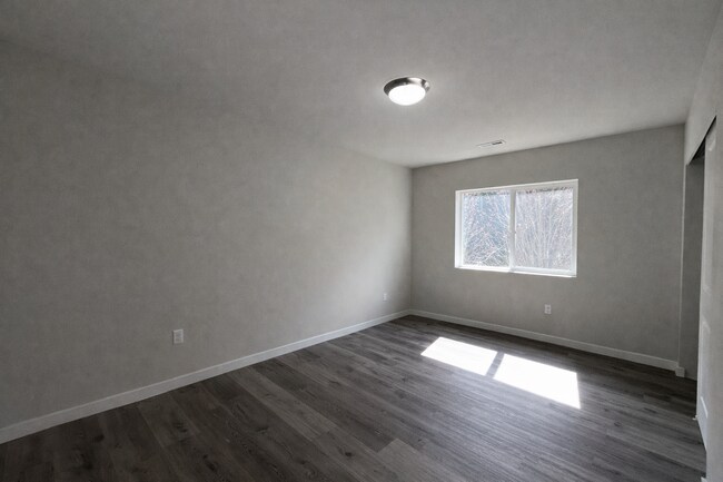 Building Photo - Spacious 4-Bedroom Home with Balcony and Fenced Yard in Marysville