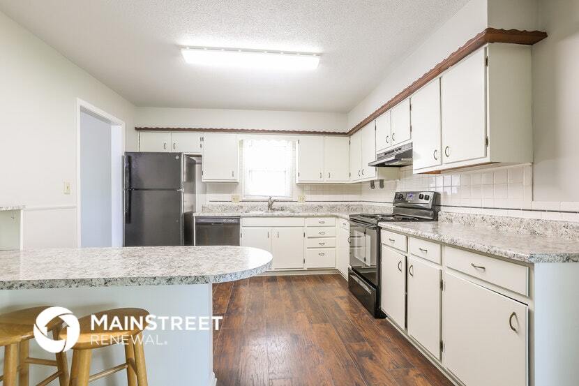 Building Photo - 701 N Redwood Dr