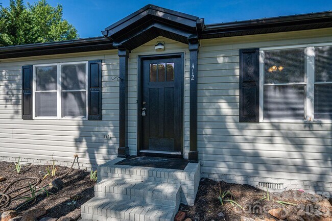 Building Photo - 412 Forest Dr