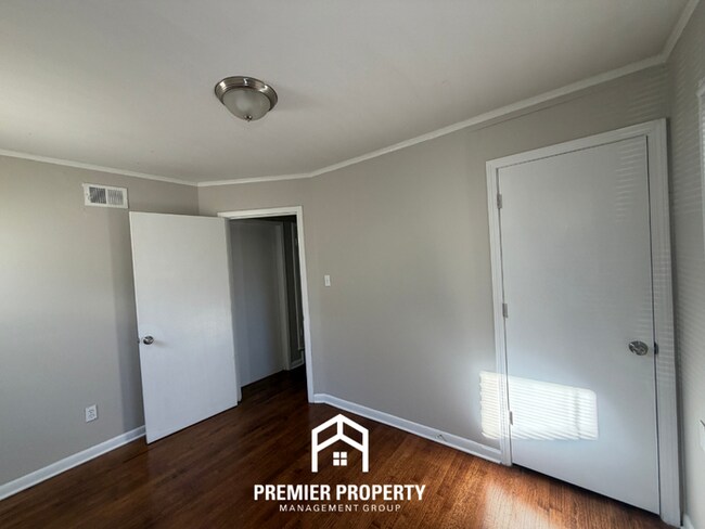 Building Photo - Charming 3BR Memphis Home with Tile Floors, Dining Area & Fenced Backyard