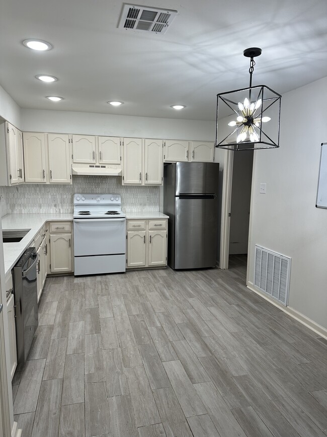 Building Photo - 112 Fox Run