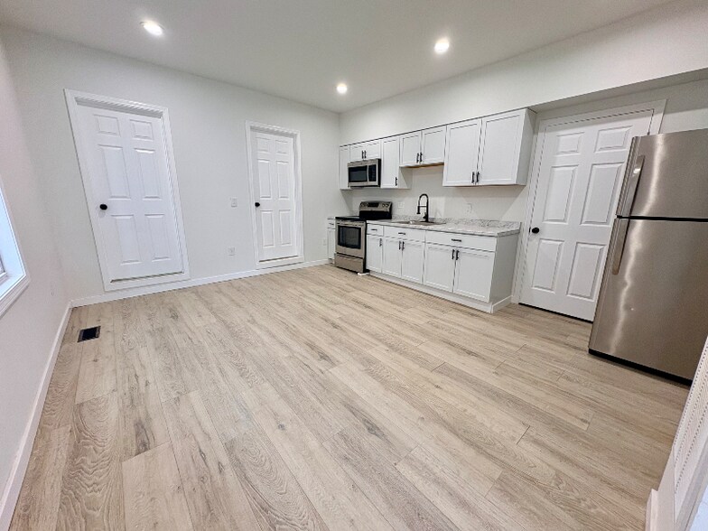 Building Photo - 115 Crawford Ave