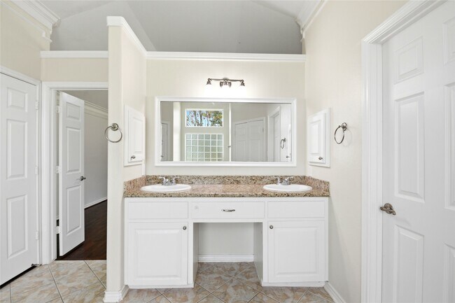 Building Photo - 1702 Fantasy Woods Dr