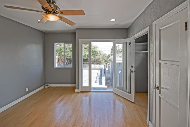 Building Photo - 2809 Carlsbad St