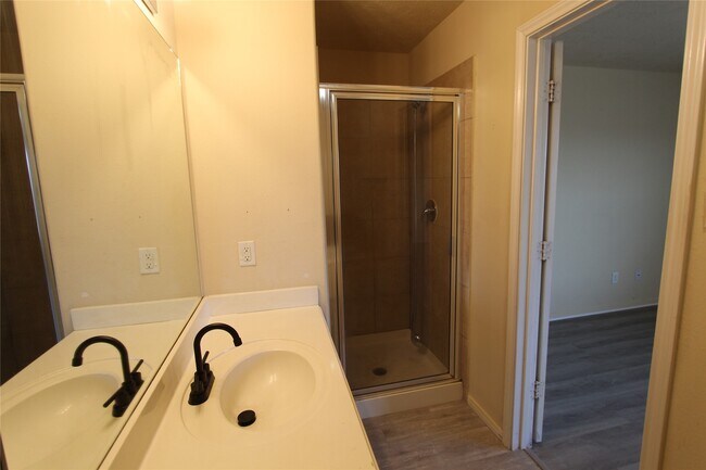 Building Photo - 5707 Saluda Creek Ln