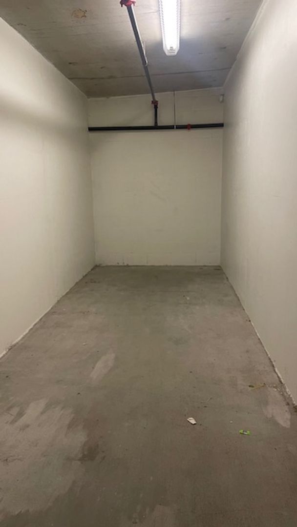 Building Photo - Large upgraded 1 Bdrm, 1 Bath w/storage ro...